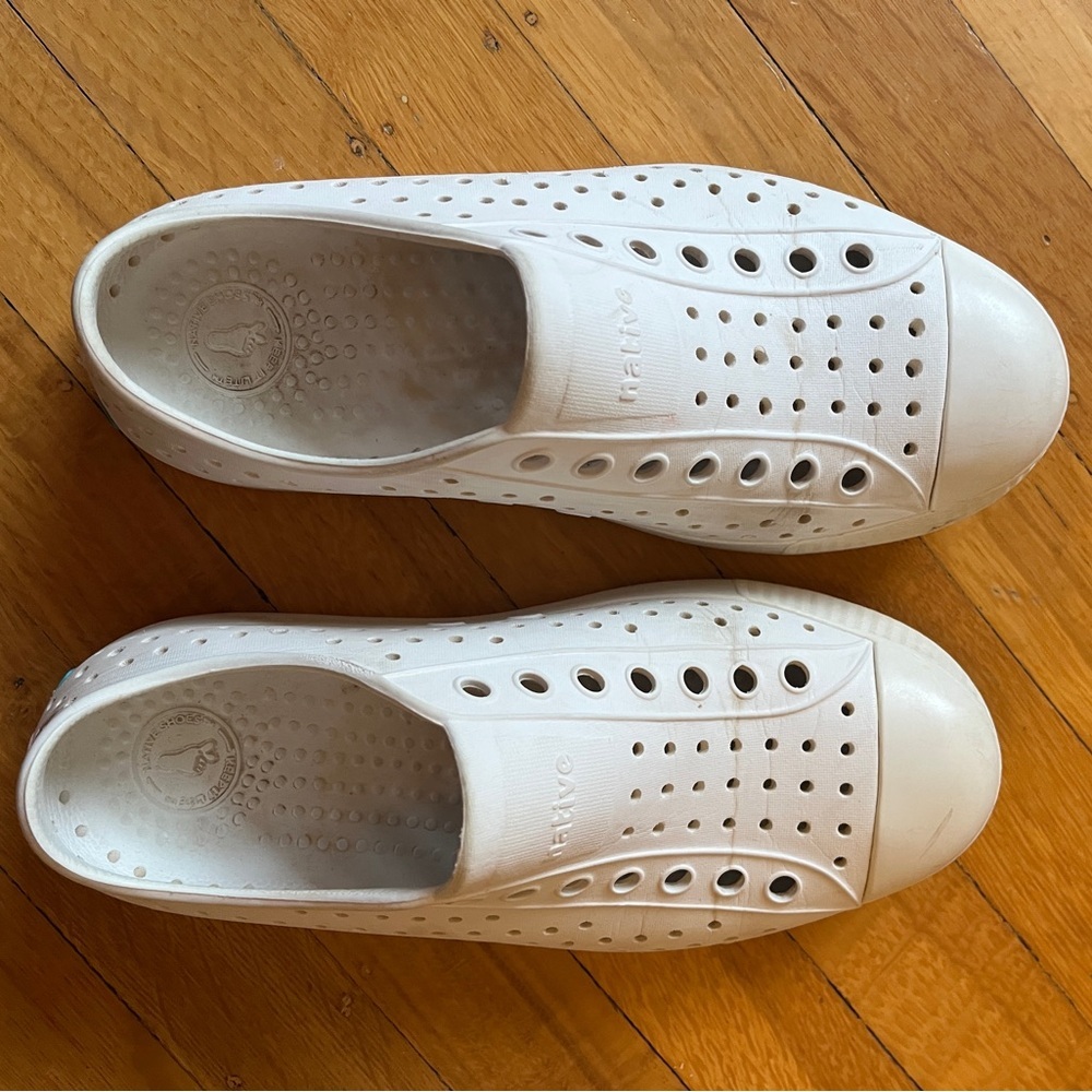 Native Jefferson slides shoes water slippers sandals white 7 6 summer beach w7